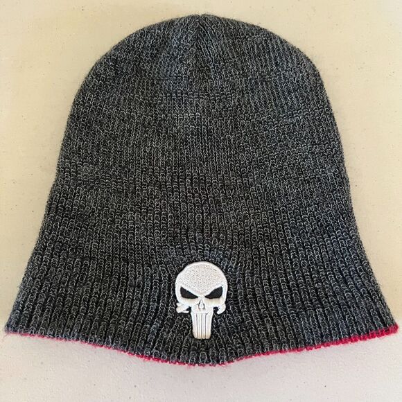 Marvel Mens Daredevil Punisher Embroidered Logo Reversible Red Gray Beanie Hat - Picture 3 of 7
